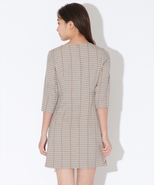 REDYAZEL（レディアゼル）の「チェック柄フロントスカラップミニワンピース（ワンピース・レディース・ベージュ/グレー/グリーン・SMALL/MEDIUM）」の17枚目の写真