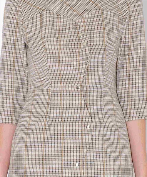 REDYAZEL（レディアゼル）の「チェック柄フロントスカラップミニワンピース（ワンピース・レディース・ベージュ/グレー/グリーン・SMALL/MEDIUM）」の20枚目の写真