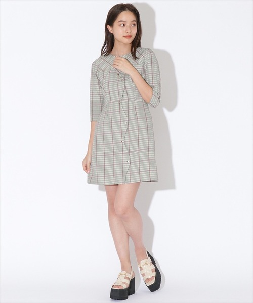 REDYAZEL（レディアゼル）の「チェック柄フロントスカラップミニワンピース（ワンピース・レディース・ベージュ/グレー/グリーン・SMALL/MEDIUM）」の22枚目の写真