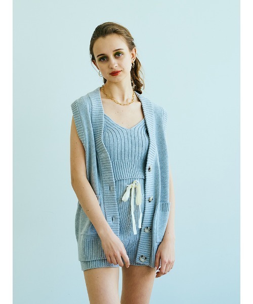 ENVYM（アンビー）の「フロントボタンニットベスト（ベスト・レディース・ベージュ/グレー/ブラック・FREE）」の4枚目の写真