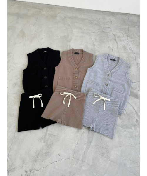 ENVYM（アンビー）の「フロントボタンニットベスト（ベスト・レディース・ベージュ/グレー/ブラック・FREE）」の7枚目の写真