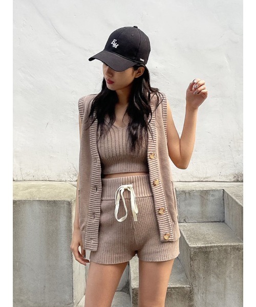 ENVYM（アンビー）の「フロントボタンニットベスト（ベスト・レディース・ベージュ/グレー/ブラック・FREE）」の8枚目の写真