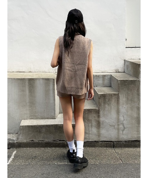 ENVYM（アンビー）の「フロントボタンニットベスト（ベスト・レディース・ベージュ/グレー/ブラック・FREE）」の13枚目の写真