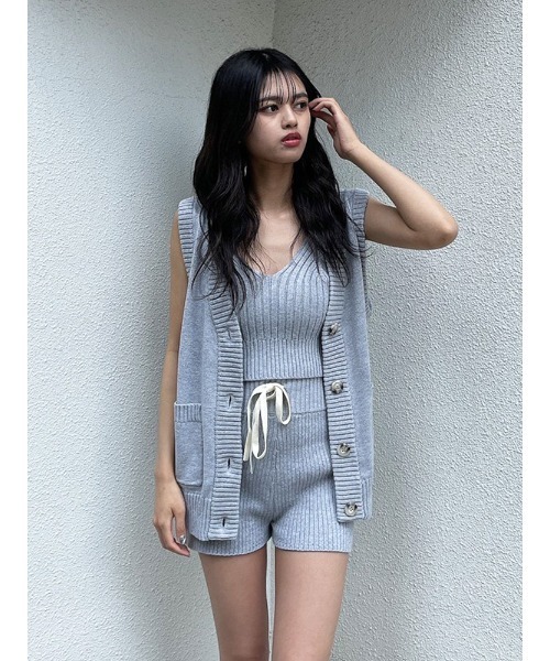 ENVYM（アンビー）の「フロントボタンニットベスト（ベスト・レディース・ベージュ/グレー/ブラック・FREE）」の14枚目の写真