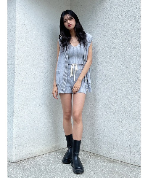 ENVYM（アンビー）の「フロントボタンニットベスト（ベスト・レディース・ベージュ/グレー/ブラック・FREE）」の17枚目の写真