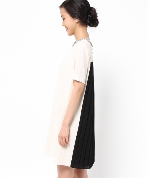 GRACE CONTINENTAL(グレースコンチネンタル)の「ビジュープリーツワンピース(ドレス・レディース・キナリ/イエロー/ピンク・36/38)」の5枚目の写真