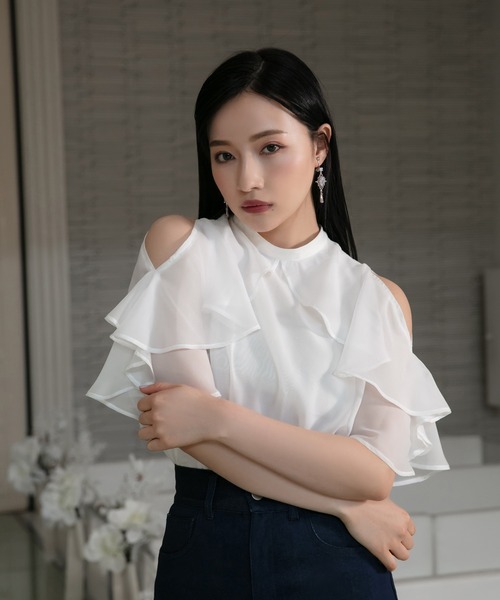 ANDGEEBEE(アンジービー)の「シフォンフリルトップス(その他トップス・レディース・ブラック/ホワイト・MEDIUM)」の4枚目の写真