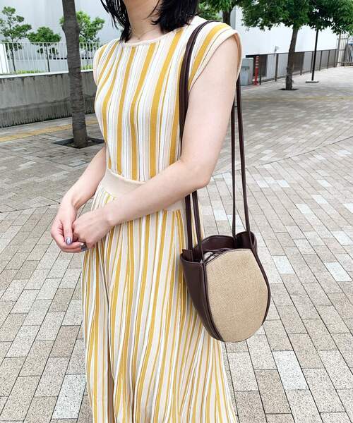 OPAQUE.CLIP（オペークドットクリップ）の「◆フラワーベースミニショルダーバッグ（ショルダーバッグ・レディース・ブラック/ダークブラウン・00）」の6枚目の写真