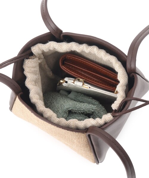 OPAQUE.CLIP（オペークドットクリップ）の「◆フラワーベースミニショルダーバッグ（ショルダーバッグ・レディース・ブラック/ダークブラウン・00）」の19枚目の写真