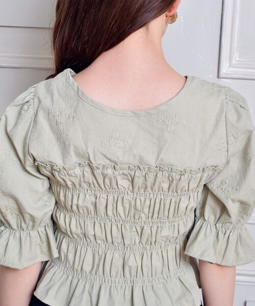 ems excite（エムズエキサイト）の「シャーリングボレロBL（シャツ/ブラウス・レディース・グリーン/ホワイト/ブラック・FREE）」の8枚目の写真