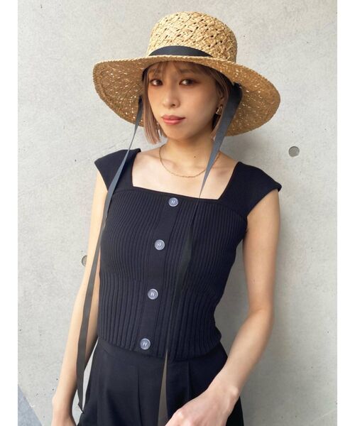 EMODA（エモダ）の「ワイドストラップニットタンクトップ（タンクトップ・レディース・ブラック/ホワイト/キャメル/ブルー・FREE）」の3枚目の写真