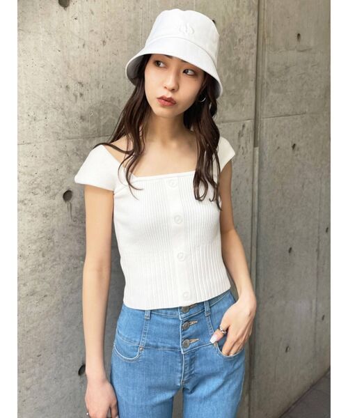 EMODA（エモダ）の「ワイドストラップニットタンクトップ（タンクトップ・レディース・ブラック/ホワイト/キャメル/ブルー・FREE）」の8枚目の写真