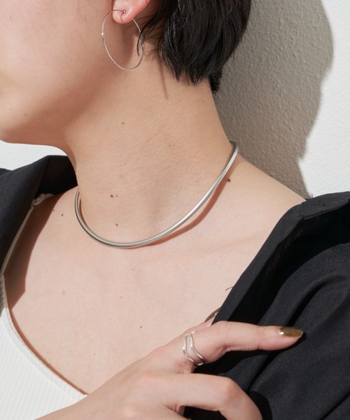 Aunt Marie's(アントマリーズ)の「ラウンドフォルムチョーカー / ネックカフ(チョーカー・レディース・ゴールド/シルバー・FREE)」の3枚目の写真