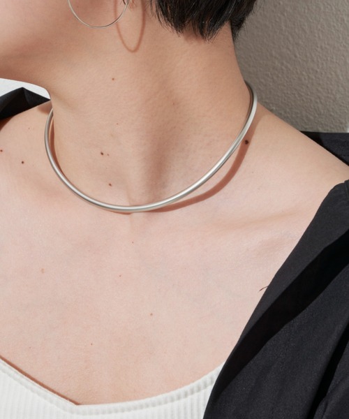 Aunt Marie's(アントマリーズ)の「ラウンドフォルムチョーカー / ネックカフ(チョーカー・レディース・ゴールド/シルバー・FREE)」の7枚目の写真
