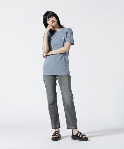 Kare/ME(カーミー)の「Kare/ME(カーミー) ハート刺繍Tシャツ(Tシャツ/カットソー・レディース・ブラック/ブルー/グリーン/ホワイト・SMALL/S/S)」の12枚目の写真