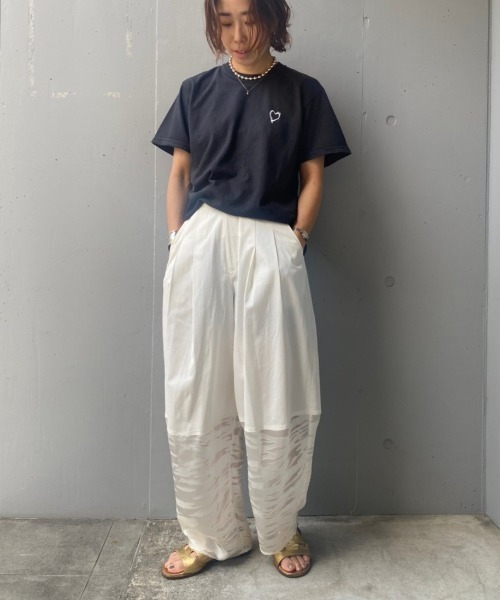 Kare/ME(カーミー)の「Kare/ME(カーミー) ハート刺繍Tシャツ(Tシャツ/カットソー・レディース・ブラック/ブルー/グリーン/ホワイト・SMALL/S/S)」の21枚目の写真