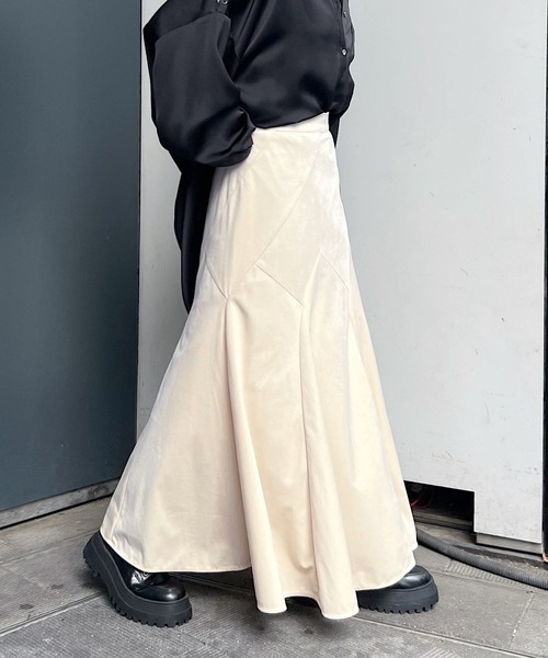 PAGEBOY（ページボーイ）の「スマートベロアエスカルゴスカート（スカート・レディース・ブラック/オフホワイト/エメラルド・FREE）」の2枚目の写真