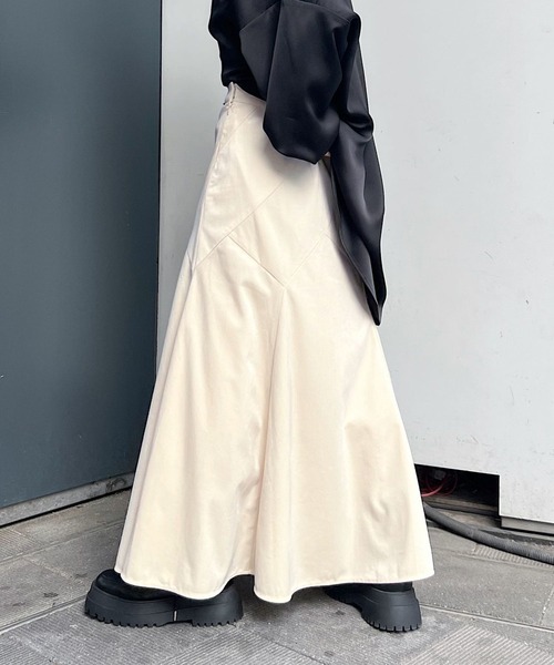 PAGEBOY（ページボーイ）の「スマートベロアエスカルゴスカート（スカート・レディース・ブラック/オフホワイト/エメラルド・FREE）」の4枚目の写真