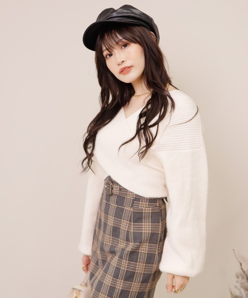 LIPSERVICE(リップサービス)の「ワイドクロスショートニット(ニット/セーター・レディース・ホワイト/レッド/ベージュ/ピンク/パープル/ブラック・FREE)」の21枚目の写真