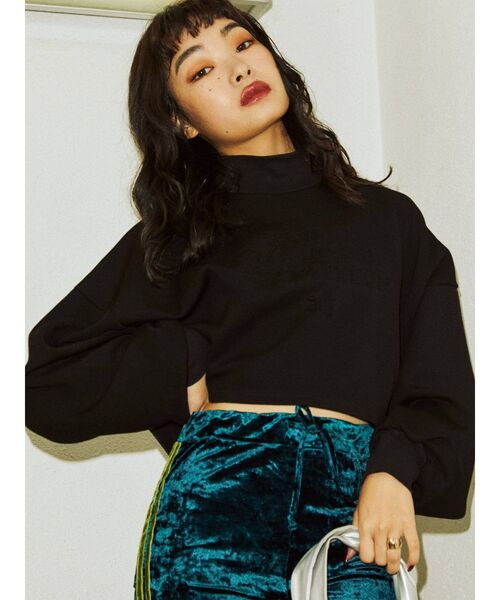 jouetie（ジュエティ）の「エンボスロゴプルオーバー（スウェット・レディース・オフホワイト/ブラック/ブルー・MEDIUM）」の2枚目の写真