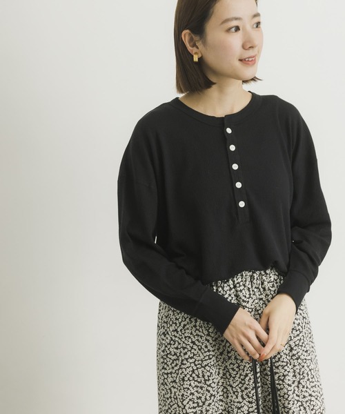 HANES（ヘインズ）の「Hanes　Thermal Henly Neck（Tシャツ/カットソー・レディース・ブラック/グレー/オフホワイト・FREE）」の2枚目の写真