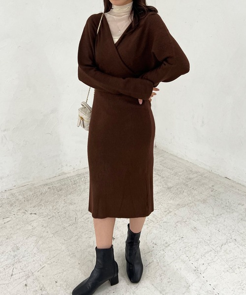 Lamoa（ラモア）の「Lamoa/Vネック カシュクール ニットワンピース（ワンピース・レディース・アイボリー/ブラック/ブラウン/ベージュ/ピンク・FREE）」の4枚目の写真