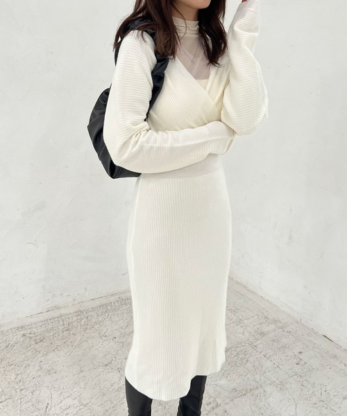 Lamoa（ラモア）の「Lamoa/Vネック カシュクール ニットワンピース（ワンピース・レディース・アイボリー/ブラック/ブラウン/ベージュ/ピンク・FREE）」の2枚目の写真