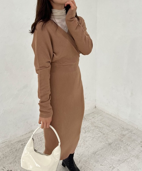 Lamoa（ラモア）の「Lamoa/Vネック カシュクール ニットワンピース（ワンピース・レディース・アイボリー/ブラック/ブラウン/ベージュ/ピンク・FREE）」の11枚目の写真