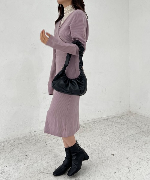 Lamoa（ラモア）の「Lamoa/Vネック カシュクール ニットワンピース（ワンピース・レディース・アイボリー/ブラック/ブラウン/ベージュ/ピンク・FREE）」の20枚目の写真