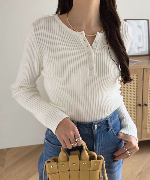 KOBE LETTUCE（コウベレタス）の「ネックタイプが選べるもっちりリブニットトップス（ニット/セーター・レディース・ブラック系1/ホワイト系/グリーン系/ダークブラウン系1/ベージュ系1/グレイッシュベージュ/ネイビー系1/ブラック系/オフホワイト/グレー系/ホワイト系その他2/ホワイト系その他3/ブラック/ベージュ系/グレー系1/ホワイト系その他/ネイビー系/ホワイト系1/ダークブラウン系/グリーン/ネイビー/チャコール/ダークブラウン/グリーン系1/ベージュ系その他/ベージュ系その他2/ベージュ系その他3/ブルー/ブルー系1/レッド系/レッド系1/レッド/ブルー系/ホワイト系2/ホワイト系その他4/ホワイト系3/ホワイト系その他5/ブラック系4/ホワイト系4/ホワイト系その他6/ブラック系2/ブラック系3/ピンク系1/ミント/グリーン系3/グリーン系2/チョコ/ブラック系その他/カーキ/ブラック系その他3/ブラック系その他2/チャコールグレー/グレー/カーキ系1/カーキ系/ブラウン系1/ブラウン系/グレー系5/グレー系4/グレー系3/グレー系2/サーモンピンク/ピンク系3/ピンク系2/アイボリー系3/アイボリー系2/アイボリー系/ホワイト系7/ホワイト系6/ホワイト系5/ブラック系7/ブラック系6/ブラック系5/パープル系1/グレー系8/ブラック系8/ホワイト系その他7/レッド系2/ネイビー系2/パープル系2/グレー系9/ベージュ系2/ブラック系その他4/ホワイト系8/パープル系/グレー系7/グレー系6/プラム・LL2/L1/M1/L2/M2/M/L/LL1/LL/L3/M3/LL3）」の18枚目の写真