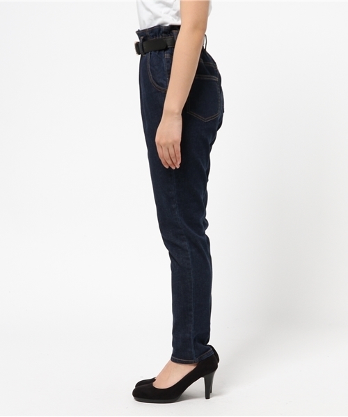 one after another NICE CLAUP（ワンアフターアナザーナイスクラップ）の「【Ray8月号掲載 ナイスクラップ】ベルト付ハイウエストテーパードパンツ（その他パンツ・レディース・オフホワイト/ブルー/ネイビー・FREE）」の17枚目の写真