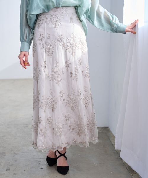 mysty woman(ミスティウーマン)の「フローラル刺繍フレアスカート 185796(スカート・レディース・ブラック/アイボリー/モカ・FREE)」の1枚目の写真