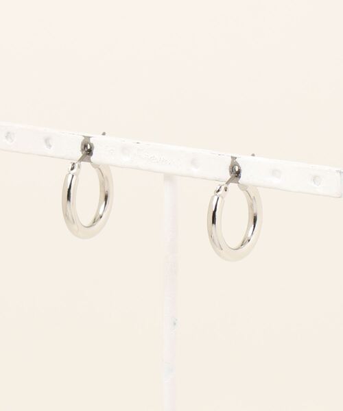 tone(トーン)の「【As】チャンキーフープ 4way ピアス(チタン、ニッケルフリー)(MA)(ピアス(両耳用)・レディース・ゴールド/シルバー/ゴールド系その他2/シルバー系その他2・FREE)」の7枚目の写真