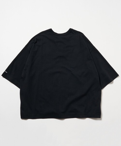 FREAK'S STORE(フリークスストア)の「【限定展開】CHOW DOWN/チャウダウン ビッグシルエット ワンポイント刺繍 ヘンリーネックTシャツ/ワイドシルエット(Tシャツ/カットソー・メンズ・アッシュグレー/ネイビー/ダークグリーン/グレイッシュベージュ/ブラック/ホワイト・SMALL/MEDIUM/LARGE)」の8枚目の写真