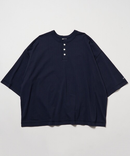 FREAK'S STORE(フリークスストア)の「【限定展開】CHOW DOWN/チャウダウン ビッグシルエット ワンポイント刺繍 ヘンリーネックTシャツ/ワイドシルエット(Tシャツ/カットソー・メンズ・アッシュグレー/ネイビー/ダークグリーン/グレイッシュベージュ/ブラック/ホワイト・SMALL/MEDIUM/LARGE)」の13枚目の写真