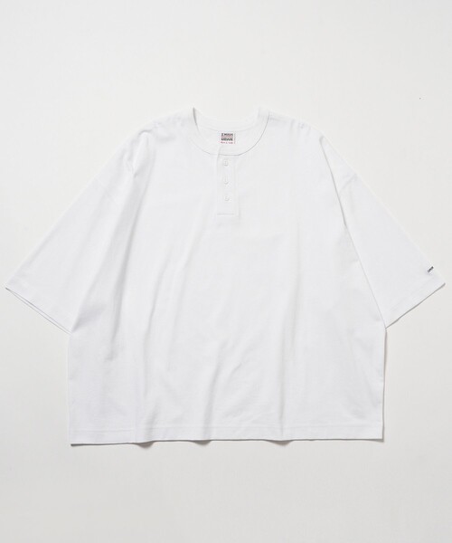 FREAK'S STORE(フリークスストア)の「【限定展開】CHOW DOWN/チャウダウン ビッグシルエット ワンポイント刺繍 ヘンリーネックTシャツ/ワイドシルエット(Tシャツ/カットソー・メンズ・アッシュグレー/ネイビー/ダークグリーン/グレイッシュベージュ/ブラック/ホワイト・SMALL/MEDIUM/LARGE)」の14枚目の写真