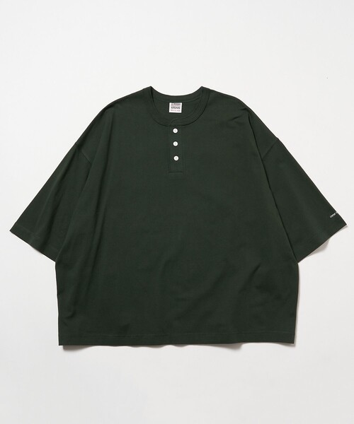 FREAK'S STORE(フリークスストア)の「【限定展開】CHOW DOWN/チャウダウン ビッグシルエット ワンポイント刺繍 ヘンリーネックTシャツ/ワイドシルエット(Tシャツ/カットソー・メンズ・アッシュグレー/ネイビー/ダークグリーン/グレイッシュベージュ/ブラック/ホワイト・SMALL/MEDIUM/LARGE)」の15枚目の写真