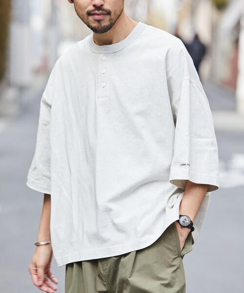 FREAK'S STORE(フリークスストア)の「【限定展開】CHOW DOWN/チャウダウン ビッグシルエット ワンポイント刺繍 ヘンリーネックTシャツ/ワイドシルエット(Tシャツ/カットソー・メンズ・アッシュグレー/ネイビー/ダークグリーン/グレイッシュベージュ/ブラック/ホワイト・SMALL/MEDIUM/LARGE)」の20枚目の写真