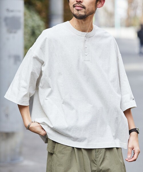 FREAK'S STORE(フリークスストア)の「【限定展開】CHOW DOWN/チャウダウン ビッグシルエット ワンポイント刺繍 ヘンリーネックTシャツ/ワイドシルエット(Tシャツ/カットソー・メンズ・アッシュグレー/ネイビー/ダークグリーン/グレイッシュベージュ/ブラック/ホワイト・SMALL/MEDIUM/LARGE)」の22枚目の写真