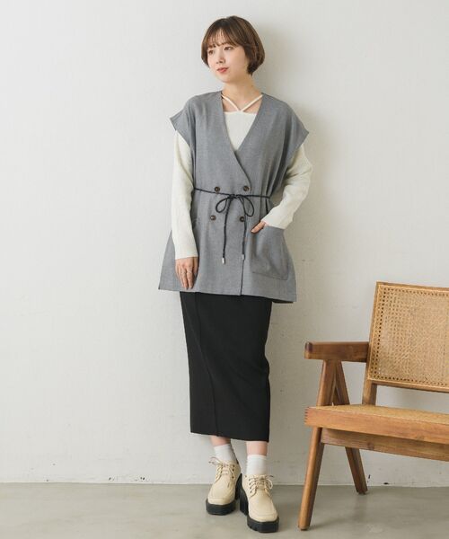 RETRO GIRL(レトロガール)の「ベルト付きゆるベスト(ベスト・レディース・ライトベージュ/ブラック/ライトグレー・FREE)」の14枚目の写真