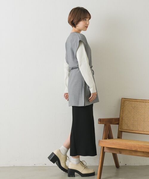 RETRO GIRL(レトロガール)の「ベルト付きゆるベスト(ベスト・レディース・ライトベージュ/ブラック/ライトグレー・FREE)」の16枚目の写真