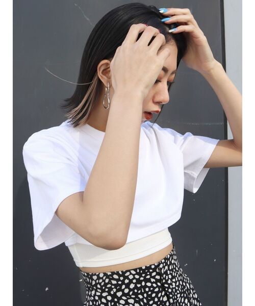 EMODA(エモダ)の「レイヤードハーフトップ(Tシャツ/カットソー・レディース・ブラック/グレー/ホワイト/グリーン・FREE)」の18枚目の写真