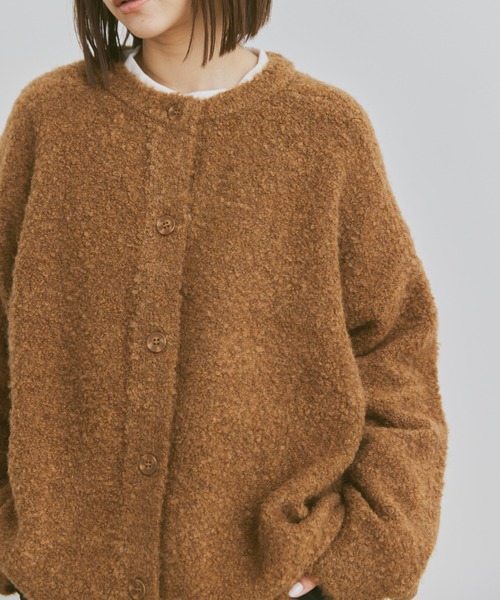flaner（フラネ）の「Loose boucle knit cardigan / ルーズブークレニットカーディガン（カーディガン/ボレロ・レディース・グレー/カーキ/オレンジ/チャコールグレー/ダークブラウン・LARGE/MEDIUM）」の5枚目の写真