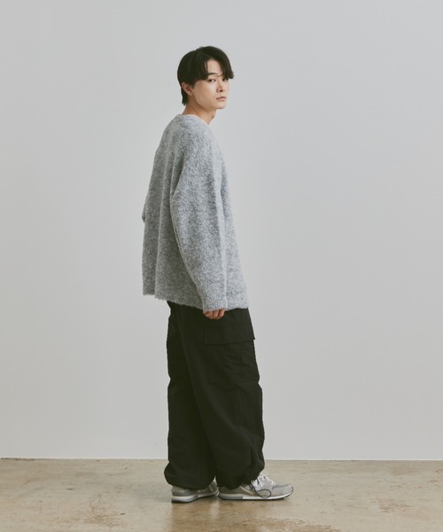 flaner（フラネ）の「Loose boucle knit cardigan / ルーズブークレニットカーディガン（カーディガン/ボレロ・レディース・グレー/カーキ/オレンジ/チャコールグレー/ダークブラウン・LARGE/MEDIUM）」の11枚目の写真