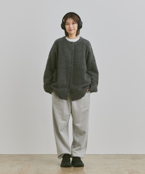 flaner（フラネ）の「Loose boucle knit cardigan / ルーズブークレニットカーディガン（カーディガン/ボレロ・レディース・グレー/カーキ/オレンジ/チャコールグレー/ダークブラウン・LARGE/MEDIUM）」の19枚目の写真