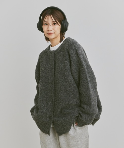 flaner（フラネ）の「Loose boucle knit cardigan / ルーズブークレニットカーディガン（カーディガン/ボレロ・レディース・グレー/カーキ/オレンジ/チャコールグレー/ダークブラウン・LARGE/MEDIUM）」の16枚目の写真