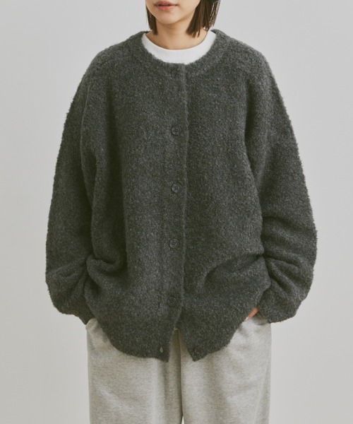 flaner（フラネ）の「Loose boucle knit cardigan / ルーズブークレニットカーディガン（カーディガン/ボレロ・レディース・グレー/カーキ/オレンジ/チャコールグレー/ダークブラウン・LARGE/MEDIUM）」の15枚目の写真