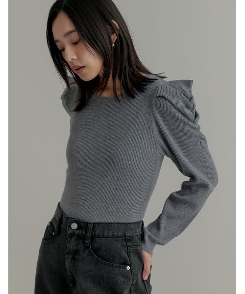 Re:EDIT(リエディ)の「ショルダータックパフスリーブクルーネックニットトップス(ニット/セーター・レディース・アイボリー/ブラック/ブラック系その他/グレー・MEDIUM/LARGE)」の11枚目の写真