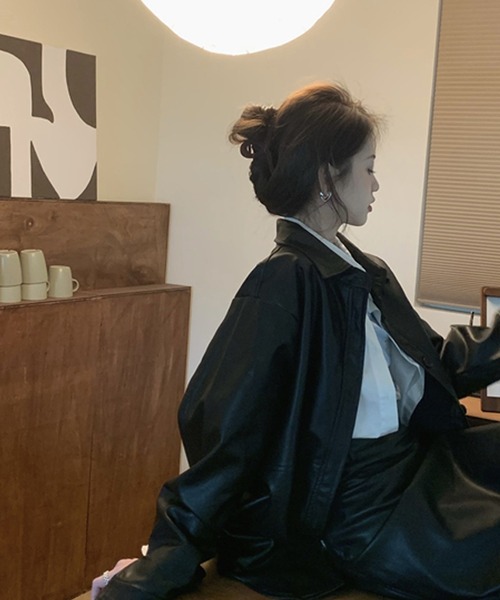 VitaFelice（ヴィータフェリーチェ）の「オーバーサイズ  フェイクレザー シャツ ジャケット（その他アウター・レディース・ブラック・MEDIUM/SMALL）」の18枚目の写真