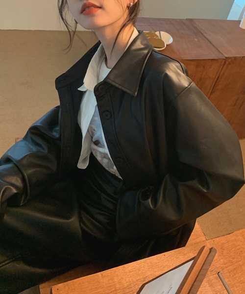VitaFelice（ヴィータフェリーチェ）の「オーバーサイズ  フェイクレザー シャツ ジャケット（その他アウター・レディース・ブラック・MEDIUM/SMALL）」の2枚目の写真